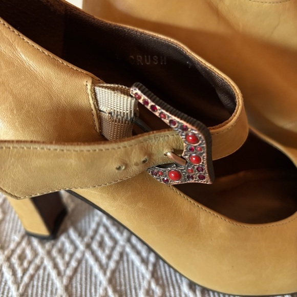 Donald J. Pliner Camel Leather Beweled Buckle Mary Jane Heels Size 7. 3 1/4” - Picture 4 of 9